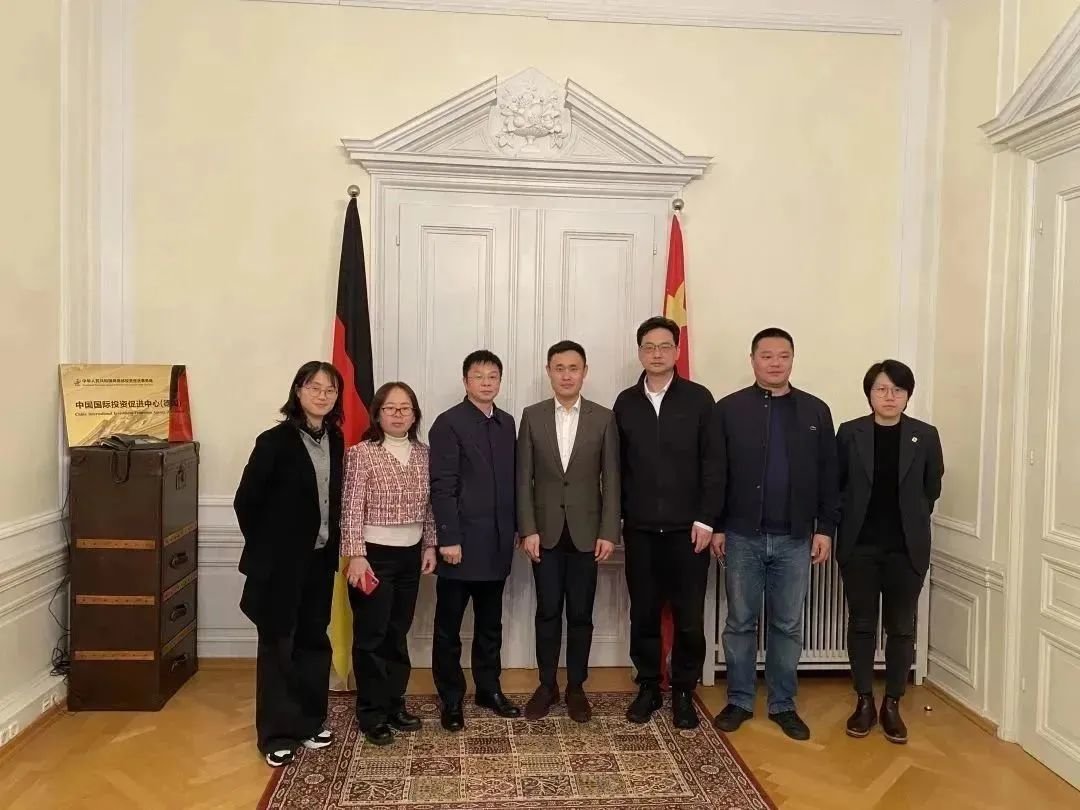 罗马高层确认将与法兰克福就中场进行磋商的简单介绍